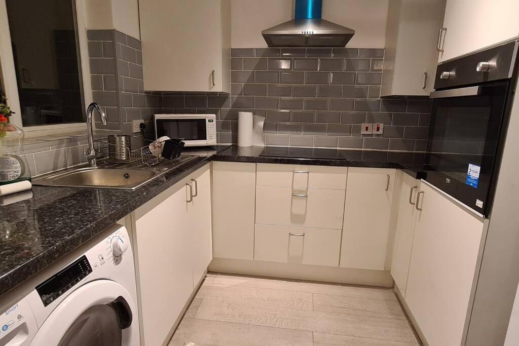 Private 2 Bed Flat Close To Excel & City Airport Londres Exterior foto