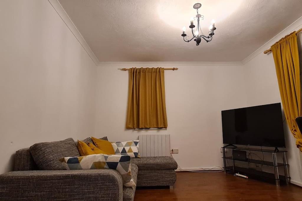 Private 2 Bed Flat Close To Excel & City Airport Londres Exterior foto