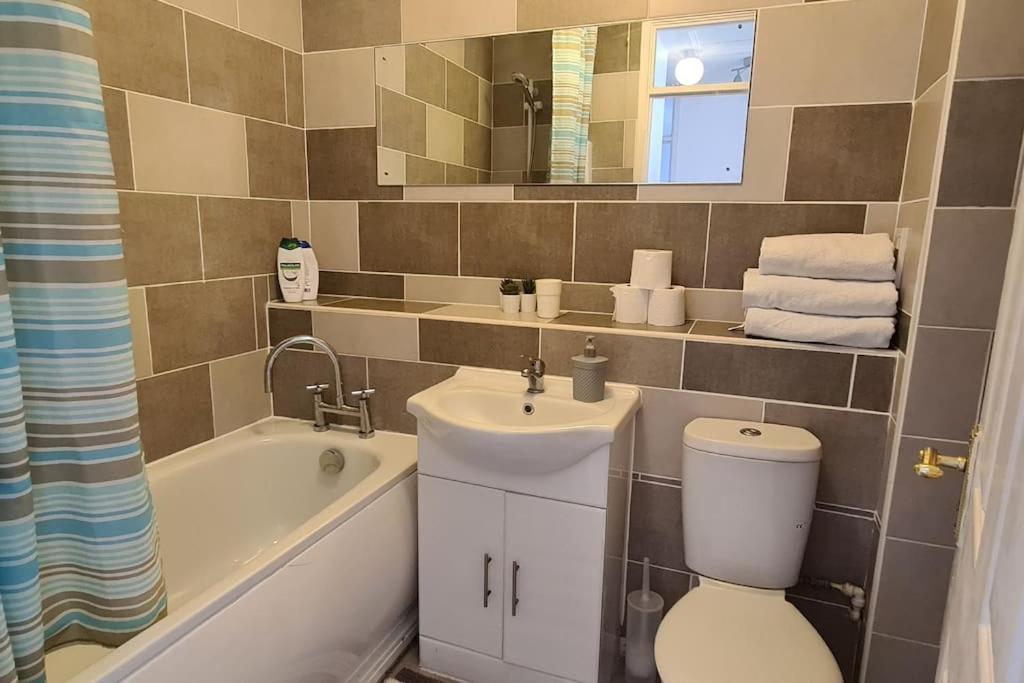Private 2 Bed Flat Close To Excel & City Airport Londres Exterior foto